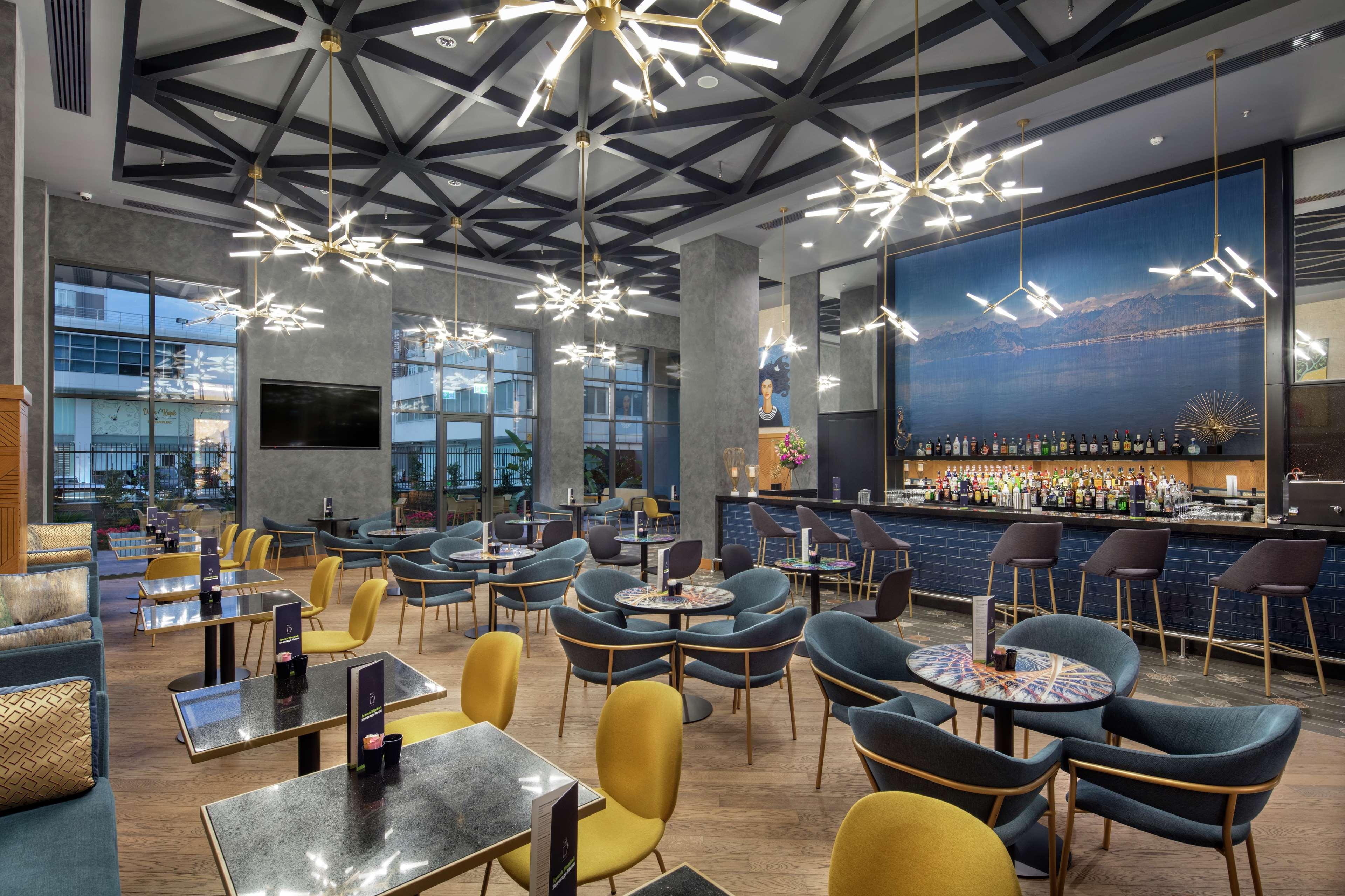 Doubletree By Hilton Antalya City Centre Antália Exterior foto The lounge at the airport