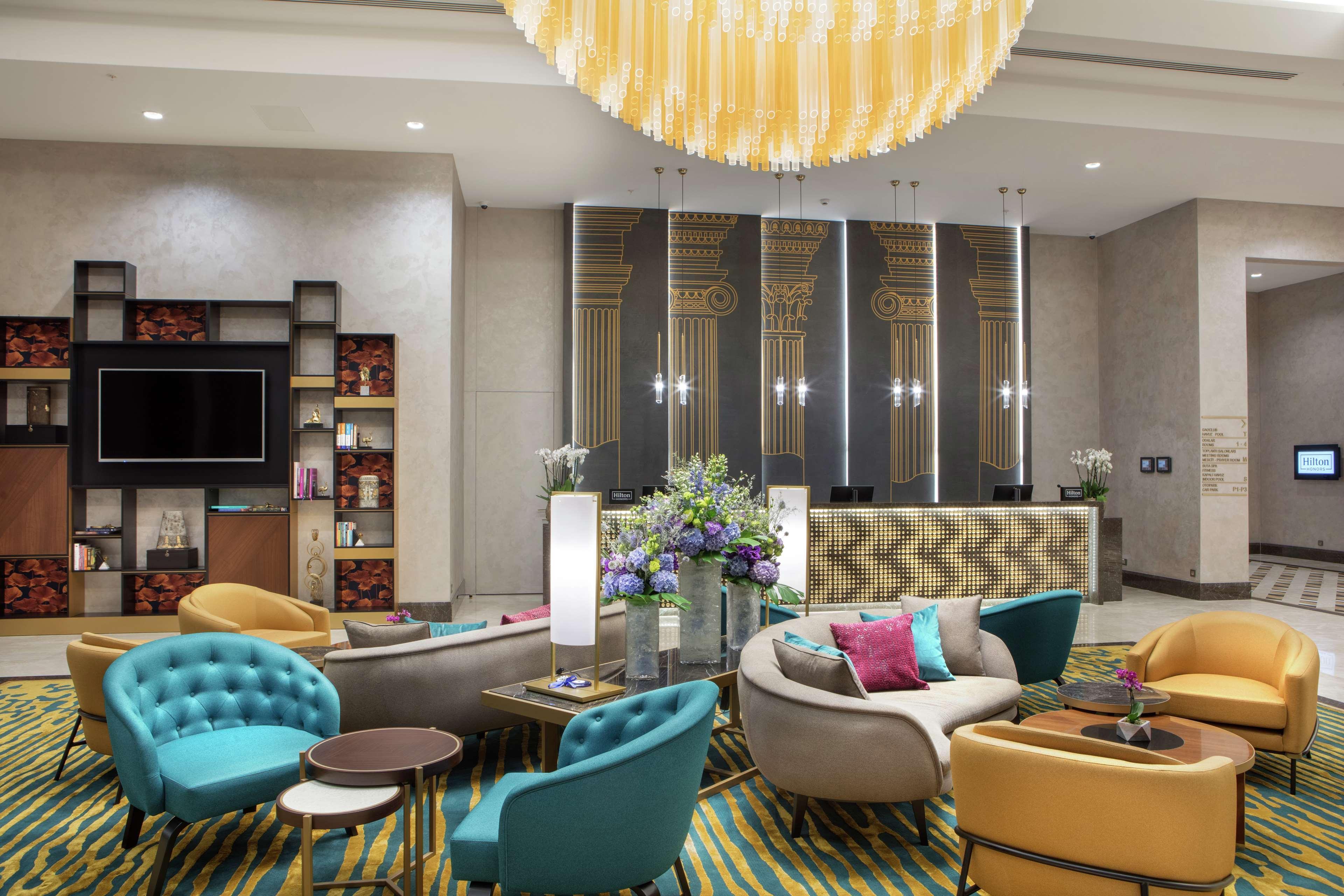 Doubletree By Hilton Antalya City Centre Antália Exterior foto Lobby