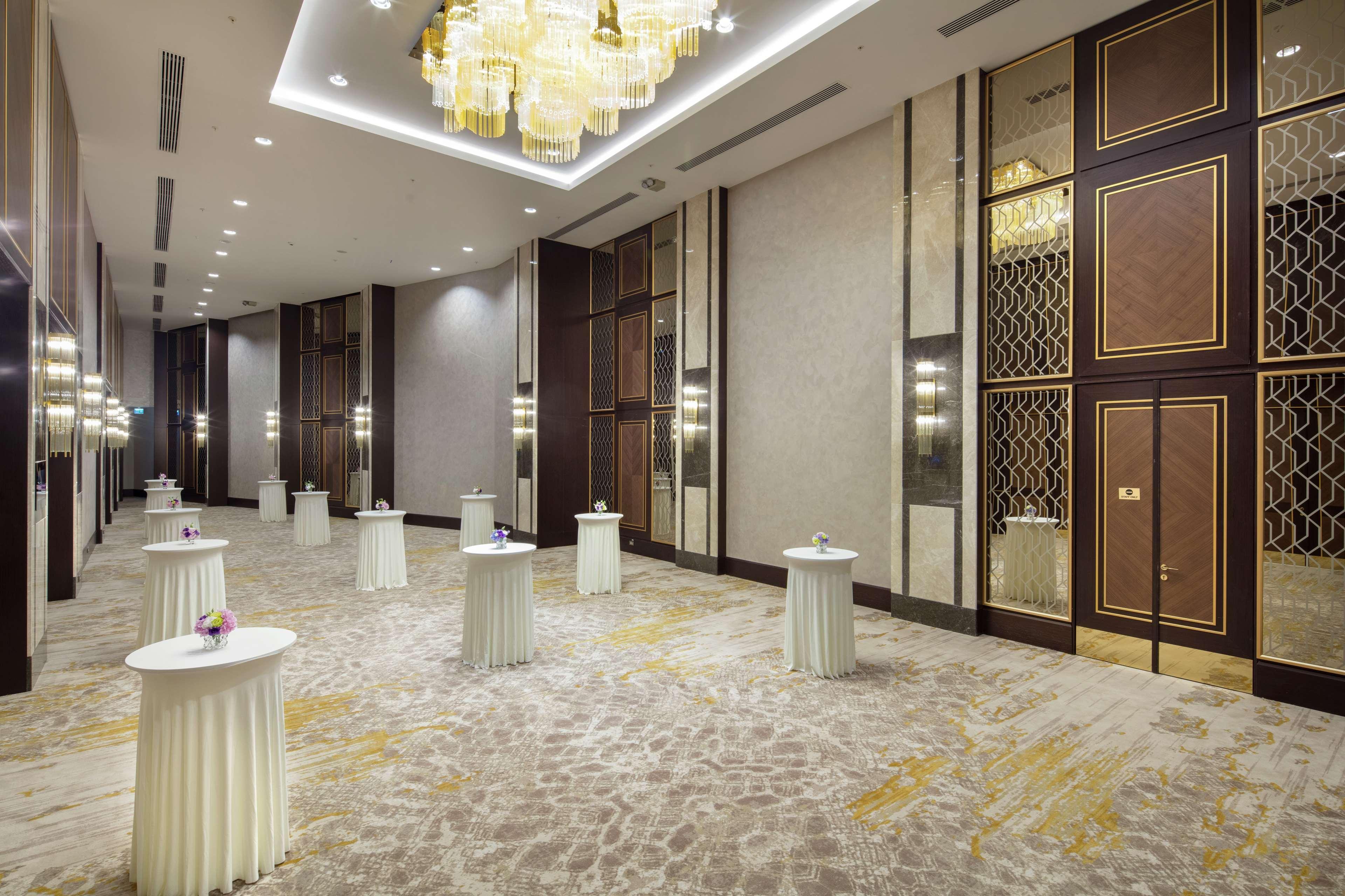 Doubletree By Hilton Antalya City Centre Antália Exterior foto The Grand Ballroom