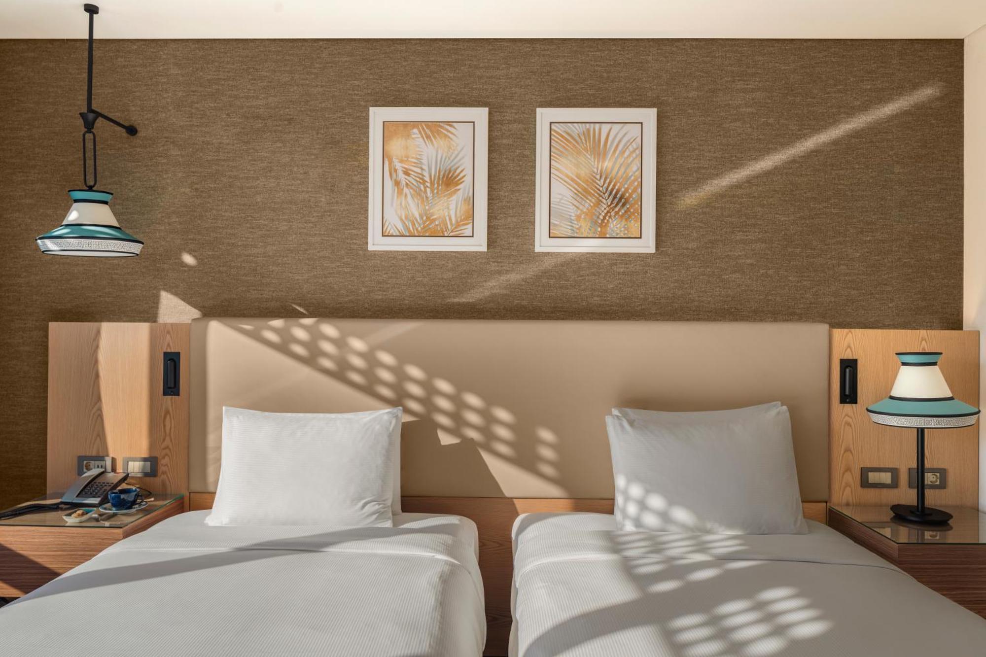Doubletree By Hilton Antalya City Centre Antália Exterior foto