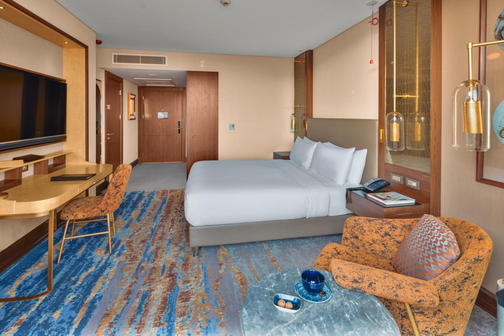 Doubletree By Hilton Antalya City Centre Antália Exterior foto Deluxe Room