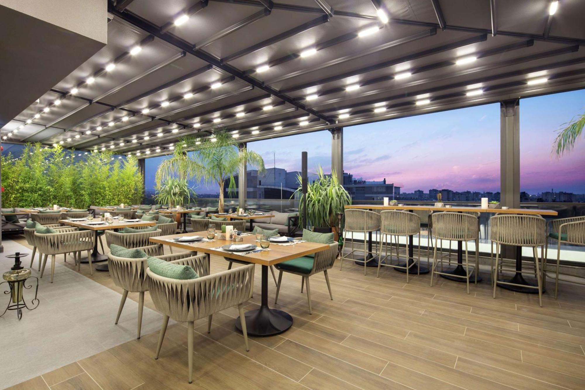 Doubletree By Hilton Antalya City Centre Antália Exterior foto The Terrace